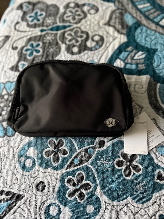 lululemon athletica Handbags - lululemon athletica Black Crossbody Pouch